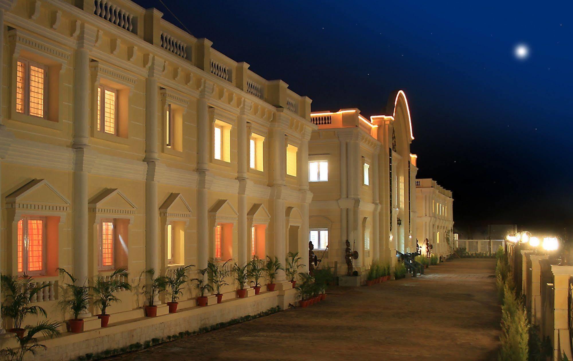 Kumararraja Palace Yelagiri Exterior photo